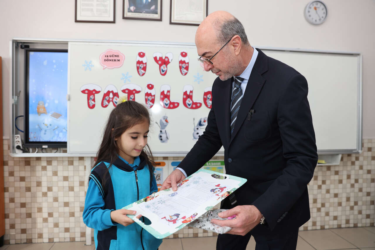 Selçuklu’da öğrenciler karnelerini böyle aldı 15